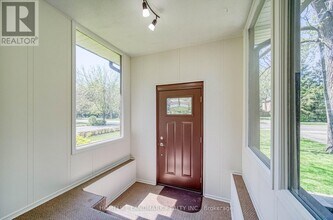 425 Maple Grove Dr in Oakville, ON - Building Photo - Building Photo