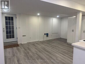 20 Driscoll Dr in Brampton, ON - Building Photo - Building Photo