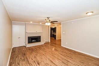 938 Pheasant Hollow Dr in Memphis, TN - Foto de edificio - Building Photo