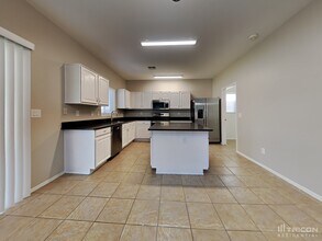 17244 W Maui Ln in Surprise, AZ - Foto de edificio - Building Photo