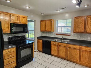 900 Shadow Tree Way in Virginia Beach, VA - Foto de edificio - Building Photo