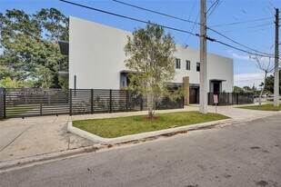 2421 SW 16th Ter in Miami, FL - Building Photo