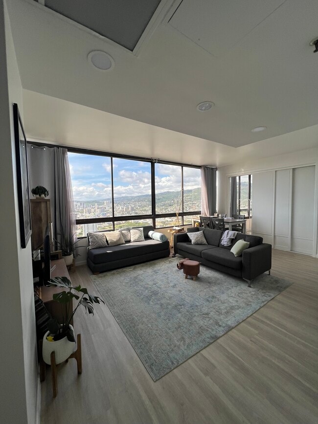 2499 Kapiolani Blvd, Unit 3900 in Honolulu, HI - Building Photo - Building Photo