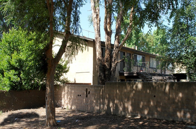 1008 E Deodar St in Ontario, CA - Building Photo - Building Photo