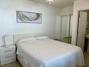 12026 Suellen Cir in Wellington, FL - Building Photo - Building Photo