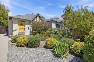 585 W Calaveras St in Altadena, CA - Building Photo