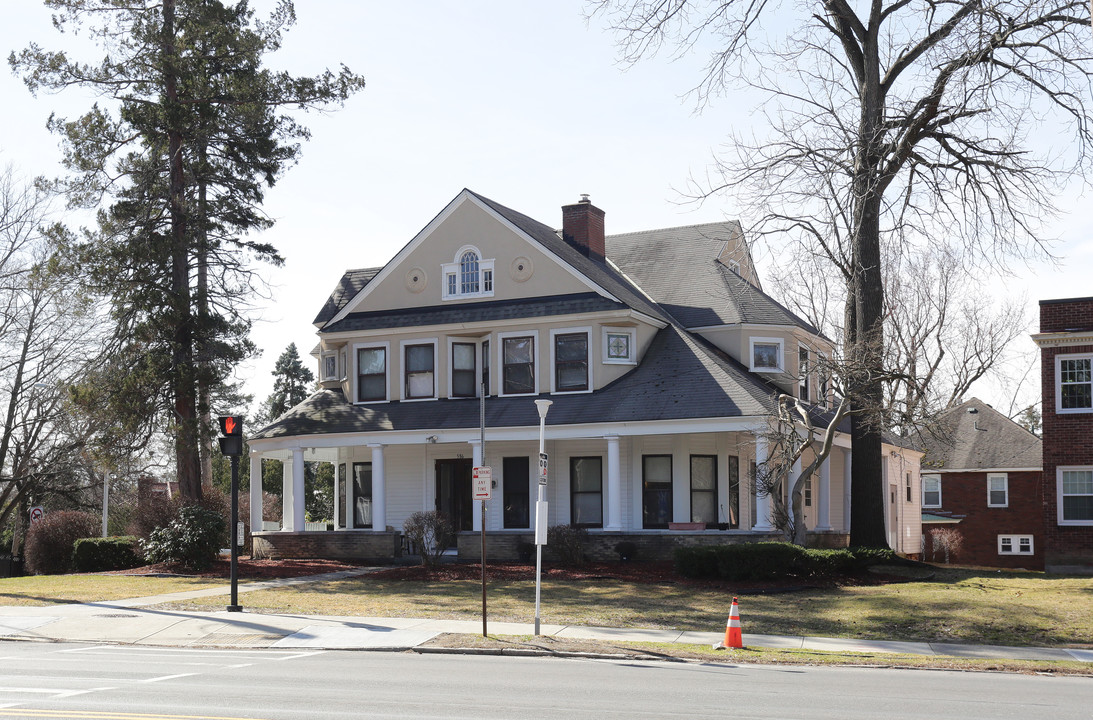 586 Western Ave in Albany, NY - Building Photo