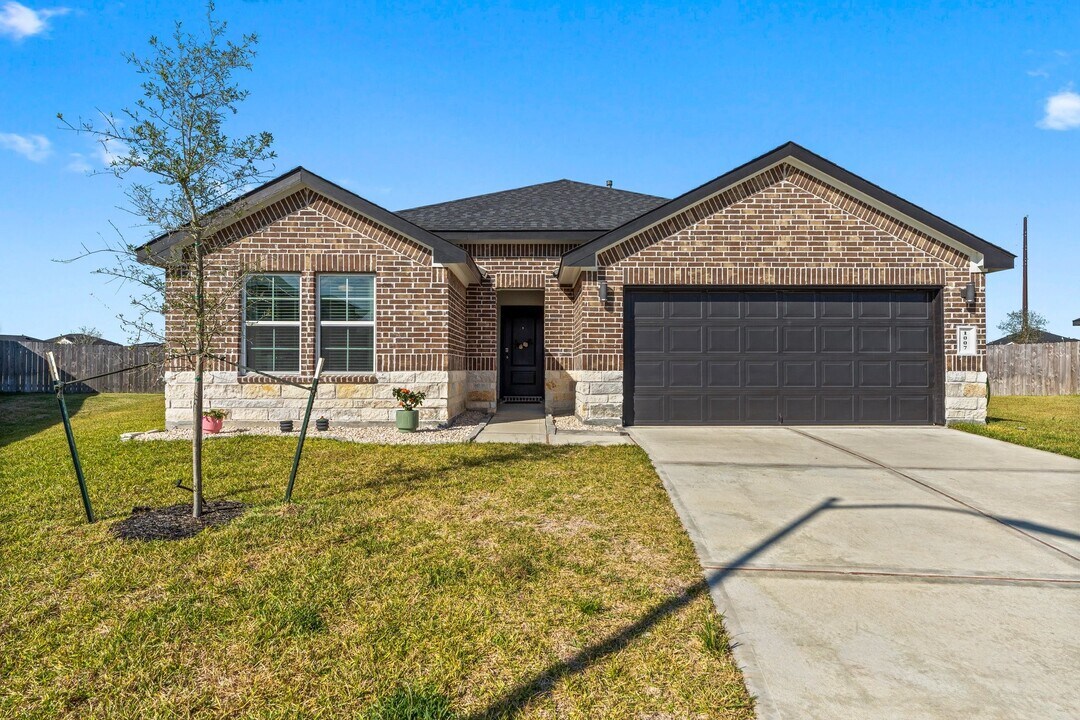 1007 Cotswold Ct in Rosharon, TX - Foto de edificio