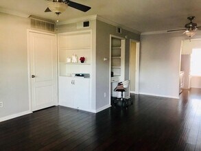 845 Augusta Dr in Houston, TX - Building Photo - Building Photo