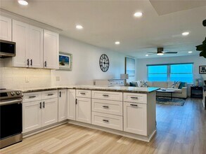 1270 Gulf Blvd, Unit 904 in Clearwater, FL - Building Photo - Building Photo