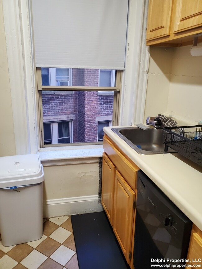 1616 Massachusetts Ave, Unit 6 in Cambridge, MA - Foto de edificio - Building Photo