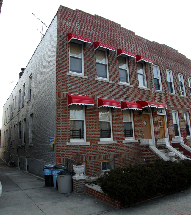 1118 White Plains Rd in Bronx, NY - Building Photo