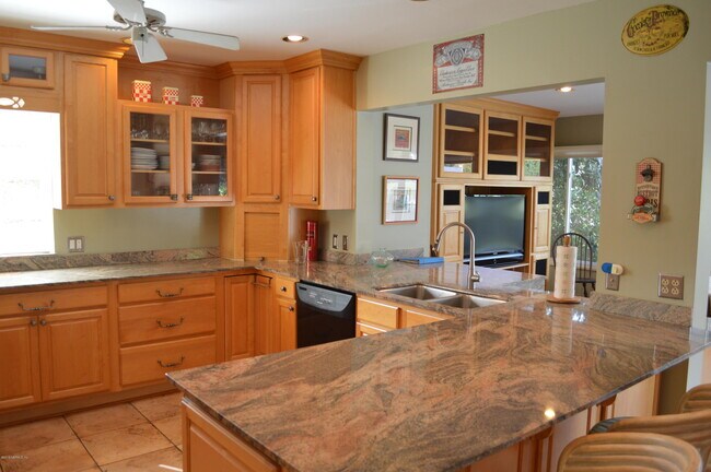 7540 Hollyridge Rd in Jacksonville, FL - Building Photo - Building Photo