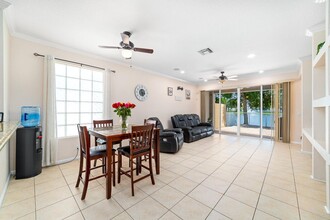 132 Belle Grove Ln in Royal Palm Beach, FL - Foto de edificio - Building Photo