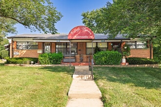 Village Square in Hazelwood, MO - Foto de edificio - Building Photo
