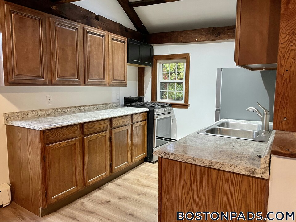 9 Red Spring Rd in Andover, MA - Building Photo