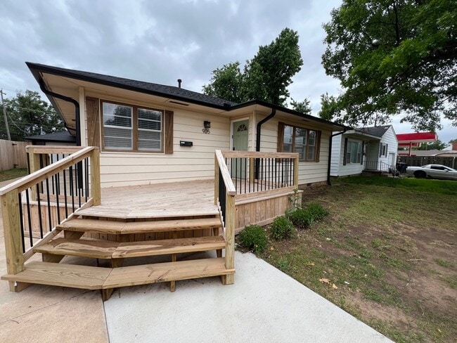 property at 905 W Illinois Ave