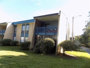 2811 SW Archer Rd in Gainesville, FL - Building Photo - Building Photo