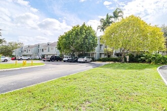 3453 NW 44th St, Unit 105 in Lauderdale Lakes, FL - Foto de edificio - Building Photo