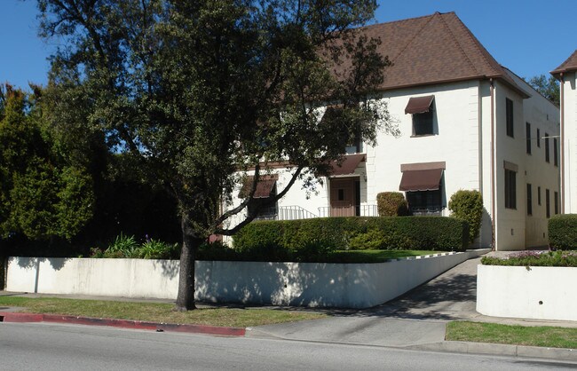 1620 Huntington Dr in South Pasadena, CA - Foto de edificio - Building Photo