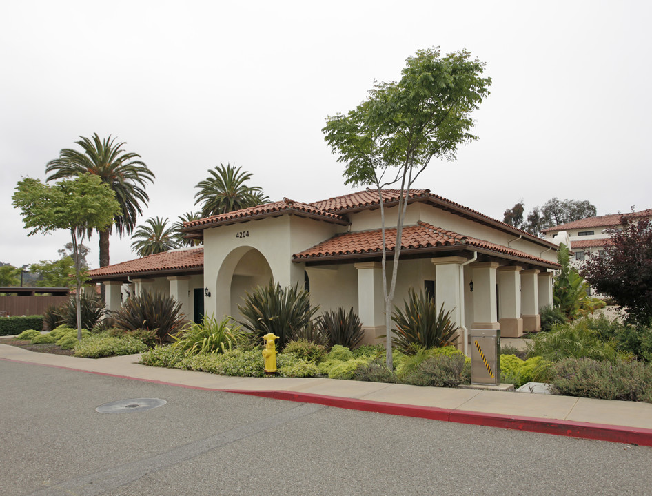 Villa Caridad in Santa Barbara, CA - Foto de edificio