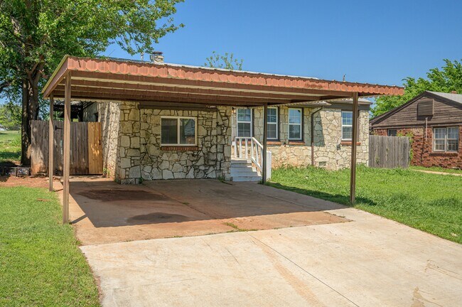 713 NE 34th Terrace in Oklahoma City, OK - Building Photo - Building Photo