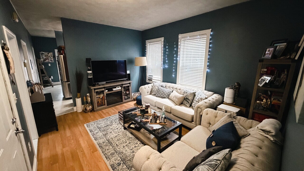 149 Essex St, Unit 2 in Chelsea, MA - Foto de edificio