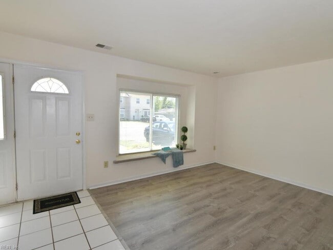 407 Hill Meadow Dr in Virginia Beach, VA - Building Photo - Building Photo