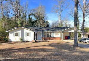 4075 Meadowbrook Dr in Macon, GA - Building Photo