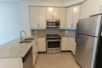 16-3916 Harbour St in Toronto, ON - Building Photo - Building Photo