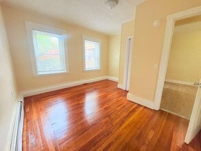 1617 Chapel St, Unit C1 in New Haven, CT - Building Photo - Building Photo
