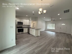 202 Guava Pass in Ocklawaha, FL - Building Photo - Building Photo