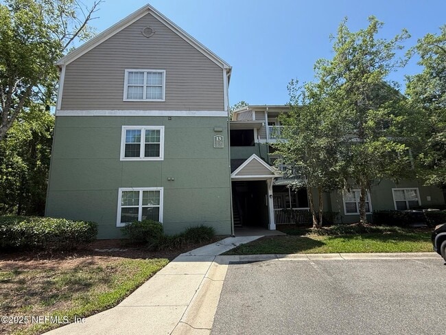 7701 Timberlin Park Blvd in Jacksonville, FL - Foto de edificio - Building Photo