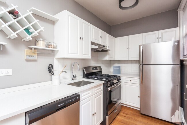 637 W Cornelia Ave, Unit 3W in Chicago, IL - Foto de edificio - Building Photo