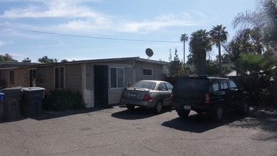 467-475 N Melrose Dr in Vista, CA - Building Photo - Building Photo