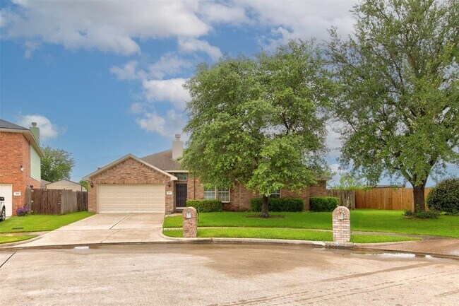 606 Chase More Ct in Bacliff, TX - Building Photo - Building Photo