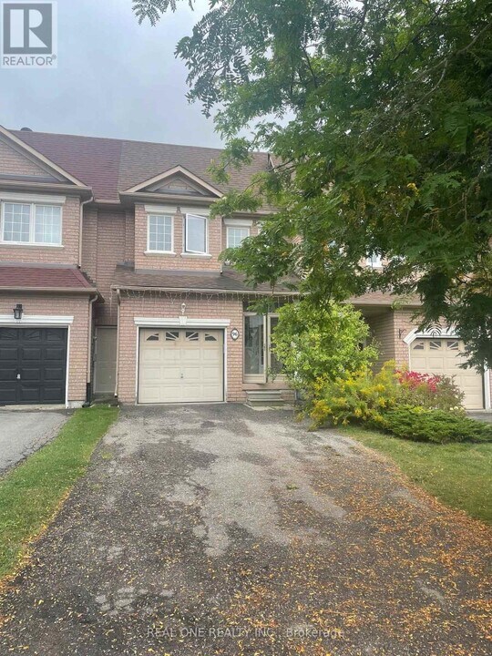 96 Ruby Crescent in Richmond Hill, ON - Building Photo