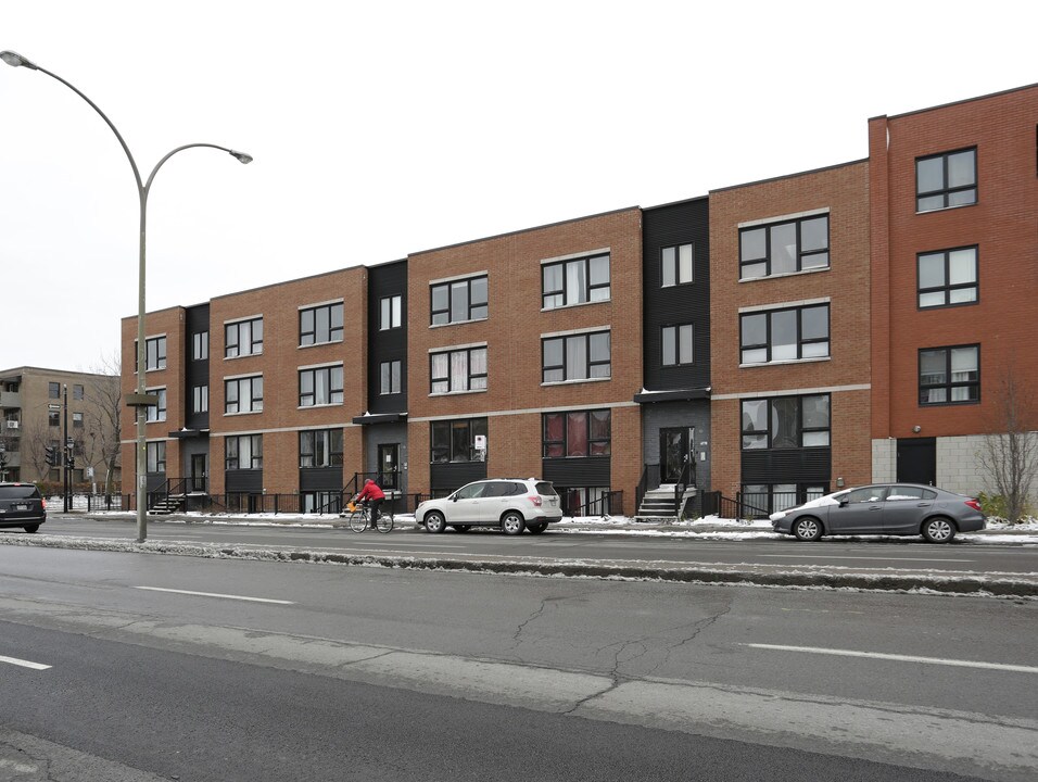 4580 Hochelaga in Montréal, QC - Building Photo