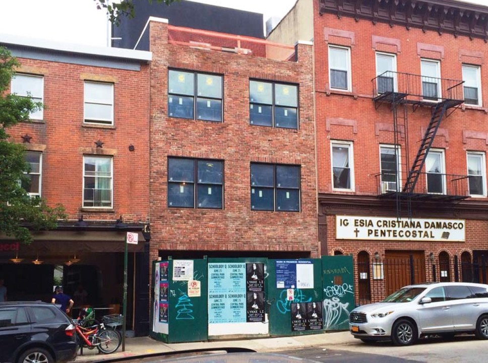 202 Grand St in Brooklyn, NY - Building Photo