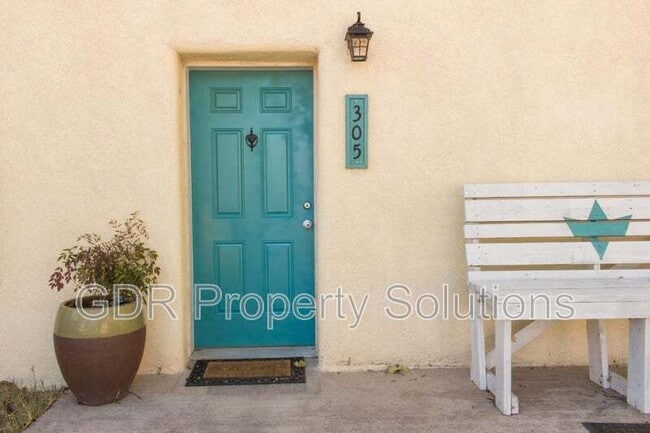 305 Wilshire Dr SW in Albuquerque, NM - Building Photo - Building Photo