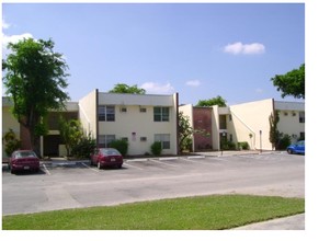 Golden Palms Apartments in Margate, FL - Building Photo - Building Photo