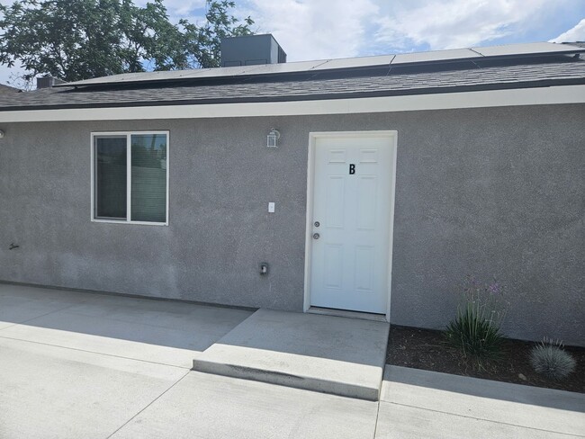 2319 Wilshire Alley in Bakersfield, CA - Building Photo - Building Photo