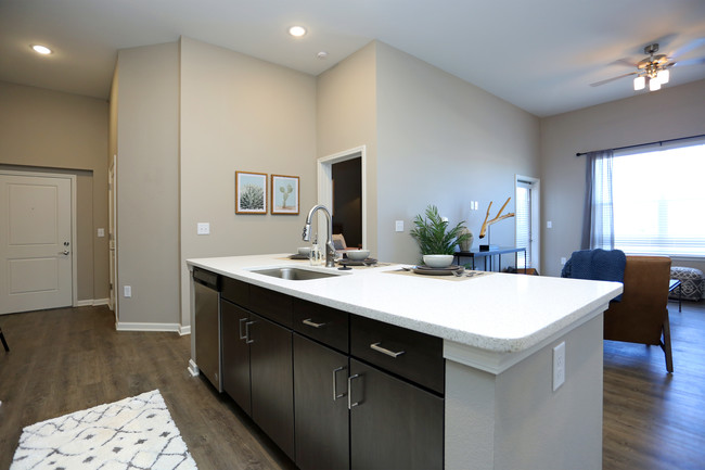 Aliso Briargate Apartments in Colorado Springs, CO - Building Photo - Interior Photo