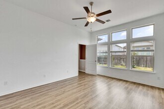175 Short Leaf Dr in Buda, TX - Building Photo - Building Photo