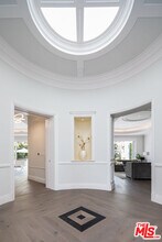 210 S Westgate Ave in Los Angeles, CA - Building Photo - Building Photo