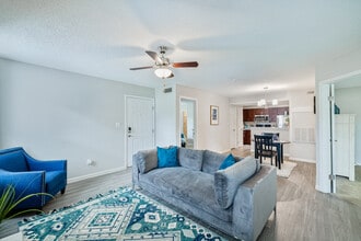 St. Croix Apartments in Virginia Beach, VA - Building Photo - Building Photo