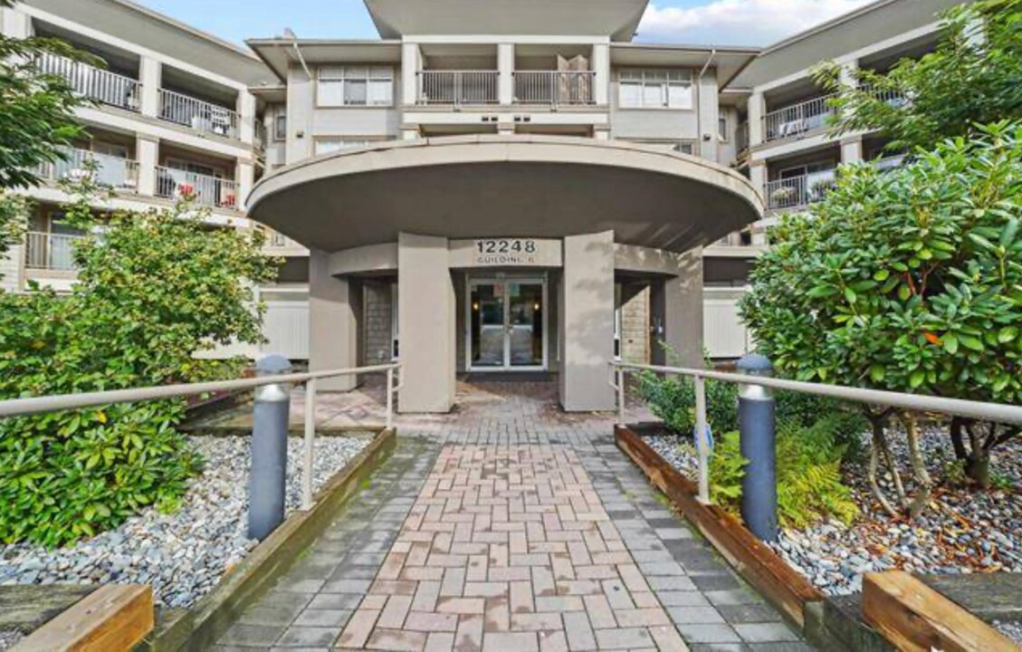 12238 224 St in Maple Ridge, BC - Building Photo