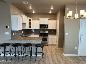 11563 Leonor Duran St in Socorro, TX - Foto de edificio - Building Photo