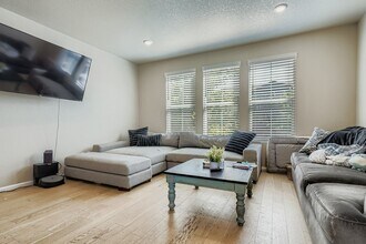 8219 S Trails Edge Ct in Centennial, CO - Building Photo - Building Photo