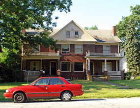 213 Park Ave in Youngstown, OH - Building Photo - Building Photo